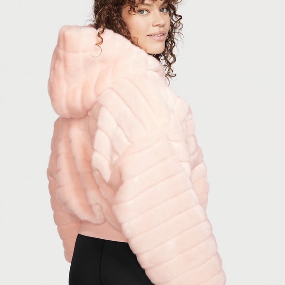 Victoria's Secret 
VSX
Faux Fur Bubble Jacket - Picture 2 of 12